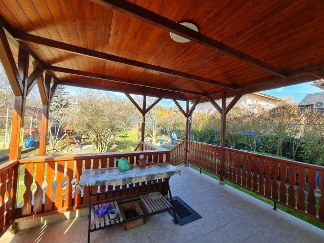 Eladó családi ház, Százhalombattán 137 M Ft, 5 szobás