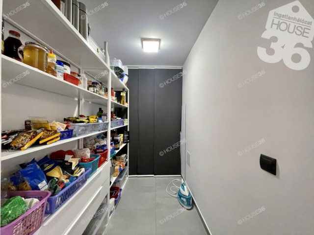 Eladó családi ház, Kecskeméten 219 M Ft, 5 szobás