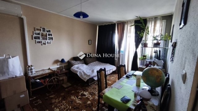 Eladó panellakás, Pécsett 40.5 M Ft, 2 szobás