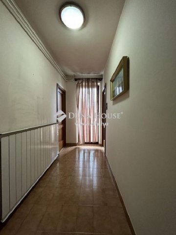 Eladó családi ház, Budaörsön 230 M Ft, 10 szobás