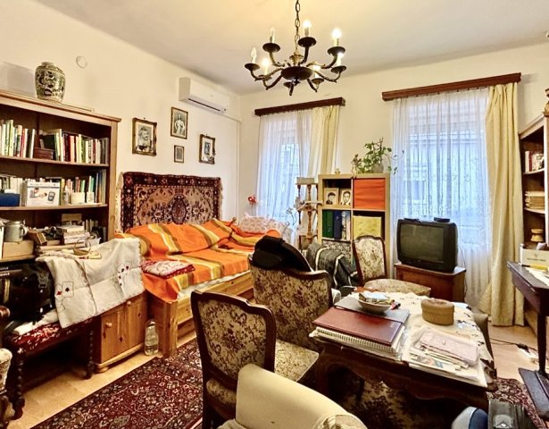 Eladó családi ház, Veszprémben 19.5 M Ft, 2 szobás