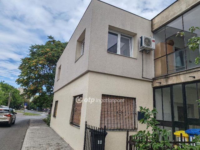 Eladó téglalakás, Veszprémben 79.5 M Ft, 3 szobás