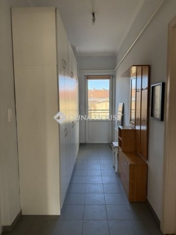 Eladó téglalakás, Pécsett 79.9 M Ft, 3 szobás