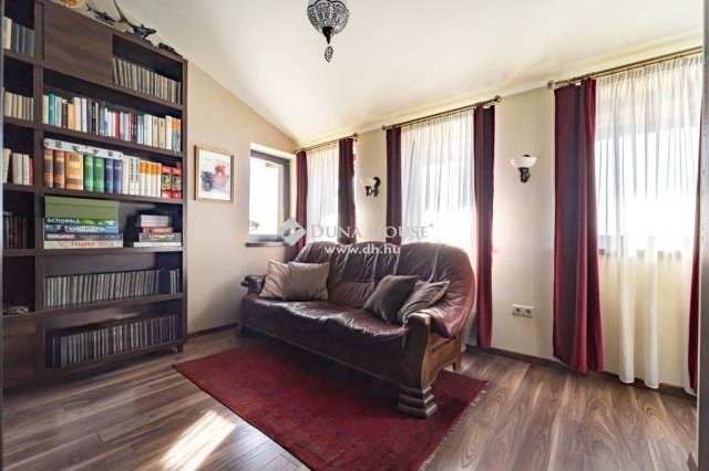 Eladó családi ház, Szentendrén 529.9 M Ft, 6 szobás