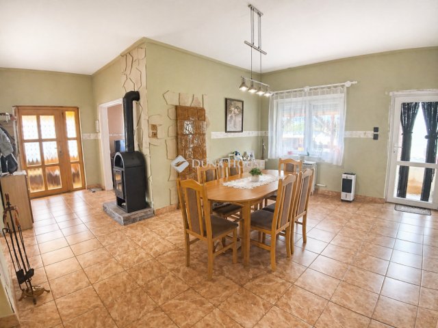 Eladó családi ház, Kisbéren, Fáy András utcában 49.5 M Ft