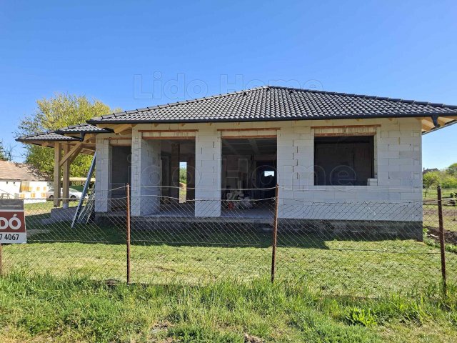 Eladó családi ház, Sárbogárdon 71.999 M Ft, 5 szobás