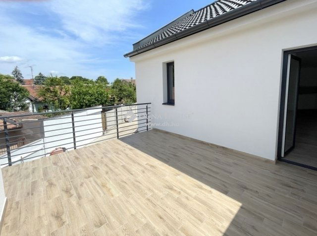 Eladó téglalakás, Kecskeméten 99.9 M Ft, 4 szobás