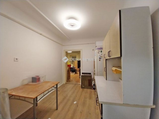 Eladó téglalakás, Szegeden 57.9 M Ft, 2 szobás