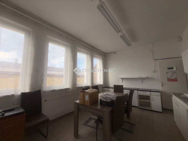 Eladó ipari ingatlan, Vecsésen 239 M Ft / költözzbe.hu