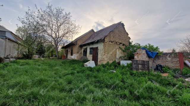Eladó családi ház, Csépen 14.9 M Ft, 1 szobás