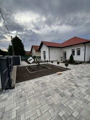 Eladó családi ház, Budakalászon 219 M Ft, 4 szobás