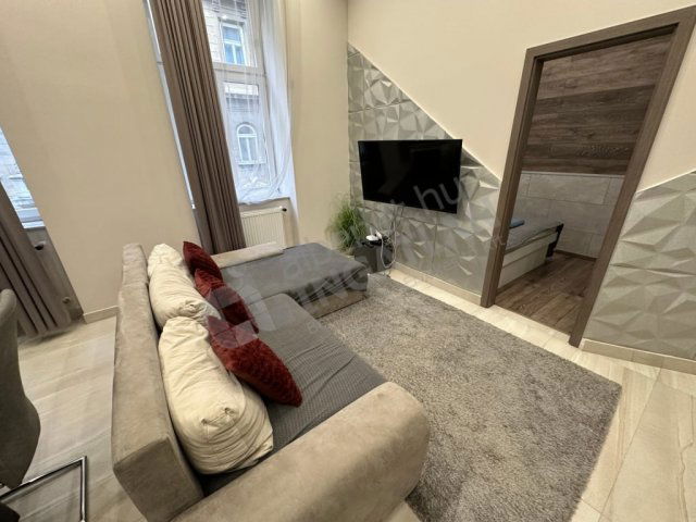 Kiadó téglalakás, albérlet, VI. kerületben, Jókai utcában