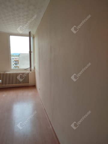 Eladó téglalakás, Tatabányán 40.5 M Ft, 2 szobás