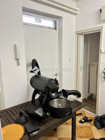 Eladó üzlethelyiség, Veszprémben, Kossuth Lajos utcában 58 M Ft