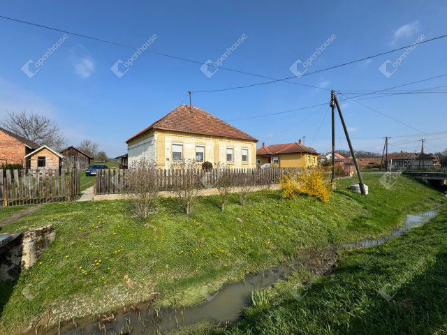 Eladó családi ház, Pórszombaton 23.5 M Ft, 3 szobás