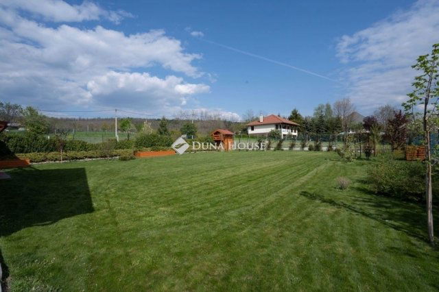 Eladó családi ház, Szadán 169 M Ft, 4 szobás