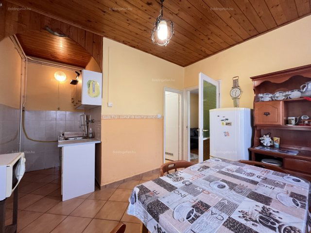 Eladó családi ház, Balatonbogláron 71.9 M Ft, 4 szobás