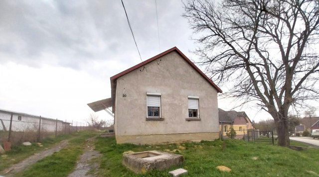 Eladó családi ház, Kisbéren 32 M Ft, 3 szobás