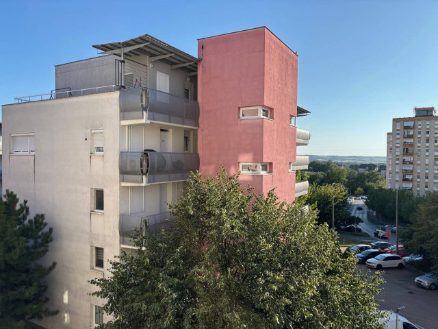 Eladó téglalakás, Pécsett 35.9 M Ft, 1 szobás