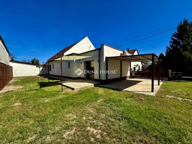 Eladó családi ház, Pécsett 145 M Ft, 4 szobás