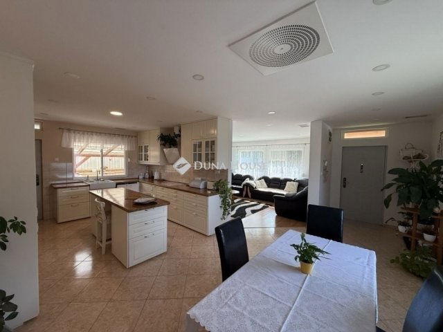 Eladó családi ház, Budapesten, XVII. kerületben 159 M Ft