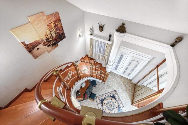 Eladó családi ház, Szigetszentmiklóson 350 M Ft, 4 szobás