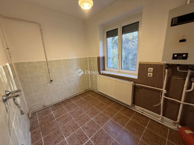 Eladó téglalakás, Nyergesújfaluban, Hullám utcában 25.9 M Ft