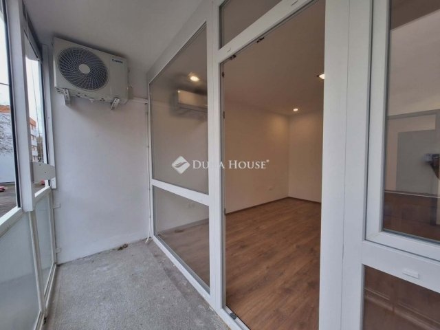 Eladó téglalakás, Pécsett 59.9 M Ft, 3 szobás