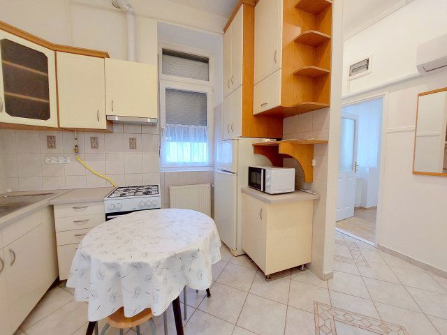 Kiadó téglalakás, albérlet, Szegeden, Szent Ferenc utcában