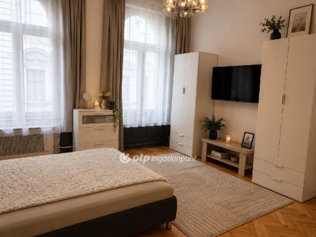 Eladó téglalakás, Budapesten, VI. kerületben 99.9 M Ft, 2 szobás