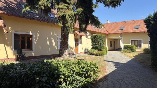 Kiadó téglalakás, albérlet, Tatán 200 E Ft / hó, 2+2 szobás