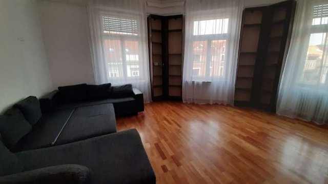 Kiadó téglalakás, albérlet, Kaposváron, Fő utcában, 3 szobás