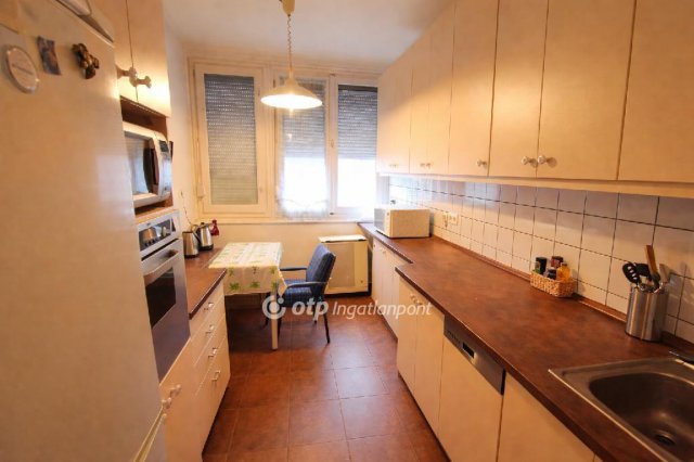 Eladó téglalakás, Cegléden 52 M Ft, 2+1 szobás