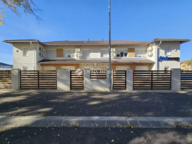 Eladó ikerház, Gödön 109.9 M Ft, 5 szobás