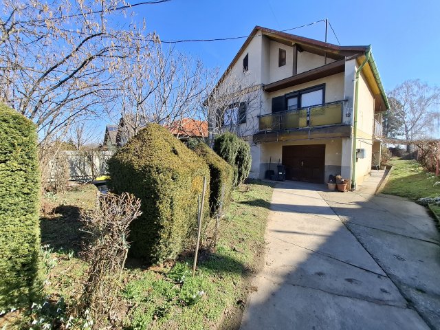 Eladó családi ház, Szolnokon 69.5 M Ft, 5 szobás