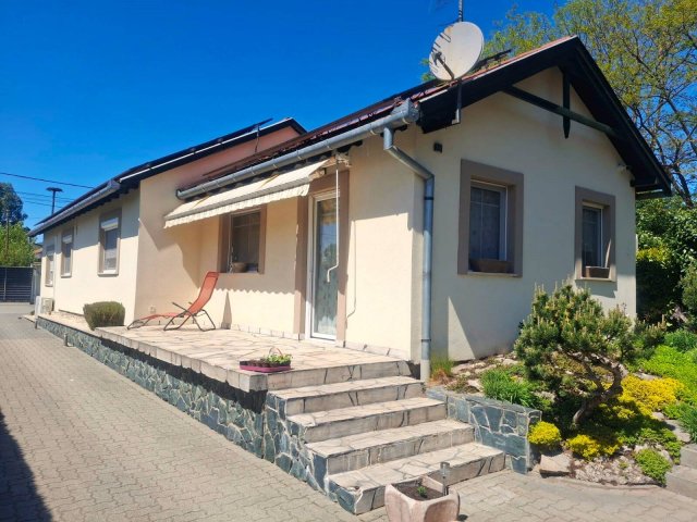 Eladó családi ház, Pócsmegyeren 129 M Ft, 4 szobás