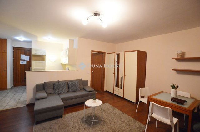 Kiadó téglalakás, albérlet, Budapesten, VI. kerületben