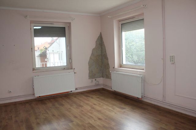 Eladó családi ház, Csornán 64.5 M Ft, 3 szobás