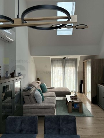 Kiadó téglalakás, albérlet, Szegeden, Móra utcában, 3 szobás