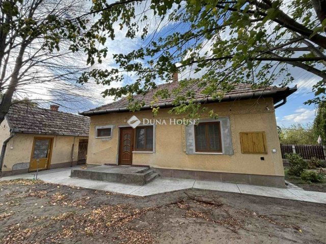 Eladó családi ház, Szentkirályon 29.9 M Ft, 1 szobás
