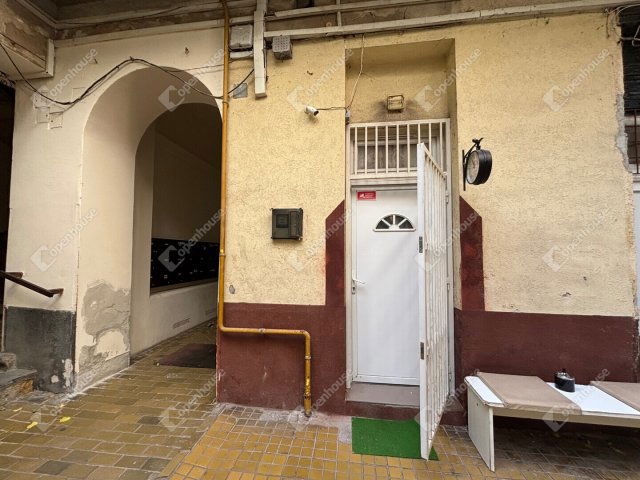 Eladó téglalakás, Budapesten, VIII. kerületben 38 M Ft, 1 szobás