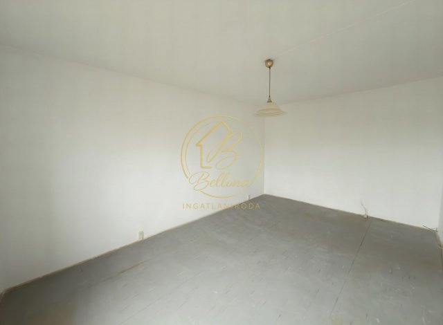 Eladó téglalakás, Pécsett 37 M Ft, 2 szobás