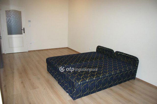 Eladó téglalakás, Vámosszabadin 45.99 M Ft, 1 szobás