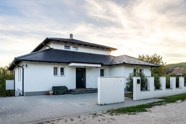 Eladó családi ház, Nagykovácsiban, Kültelek utcában 350 M Ft