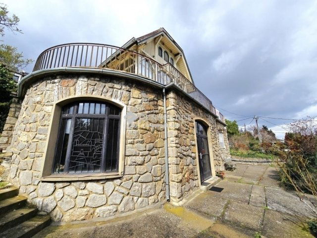 Eladó családi ház, Pécsett 129.9 M Ft, 5 szobás