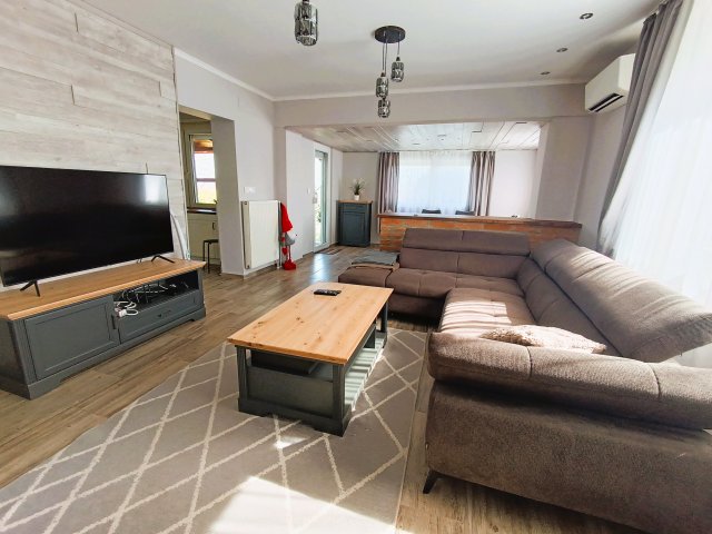 Eladó családi ház, Balatonalmádiban 179 M Ft, 5+1 szobás