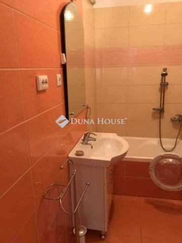 Kiadó téglalakás, albérlet, Pécsett 240 E Ft / hó, 4 szobás