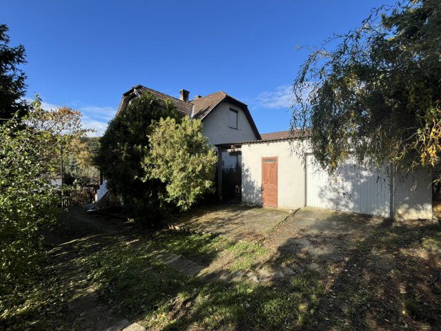 Eladó családi ház, Bakonyjákón 58.5 M Ft, 3+1 szobás