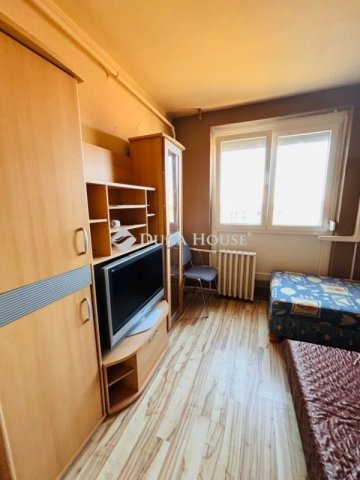 Kiadó panellakás, albérlet, Pécsett 170 E Ft / hó, 3 szobás