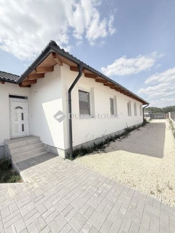 Eladó ikerház, Szigetcsépen 91.9 M Ft, 5 szobás